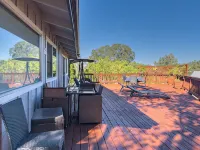 Treetop Villa, Charming cottage on 100 acres with WiFi and AC in serene Mariposa - 4-نجوم
