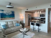 Palisades Palms 11th Floor Upscale 2 Bedroom Unit with Bay Views - Private Pools