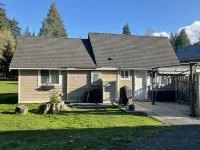 Nautical Acres - Private 1 Bd Cottage on Beautiful Acreage 250m to Beach Access