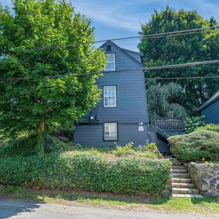 2Br Historic Marblehead Home+Minutes to Beach