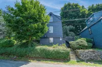 2Br Historic Marblehead Home+Minutes to Beach