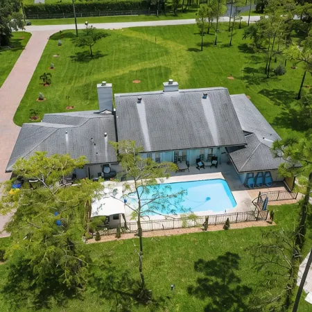 Little Ranches Retreat in the Heart of Equestrian Community