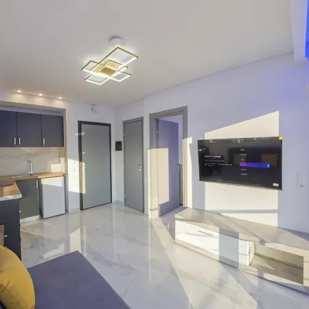 Delfini Girni Apartments