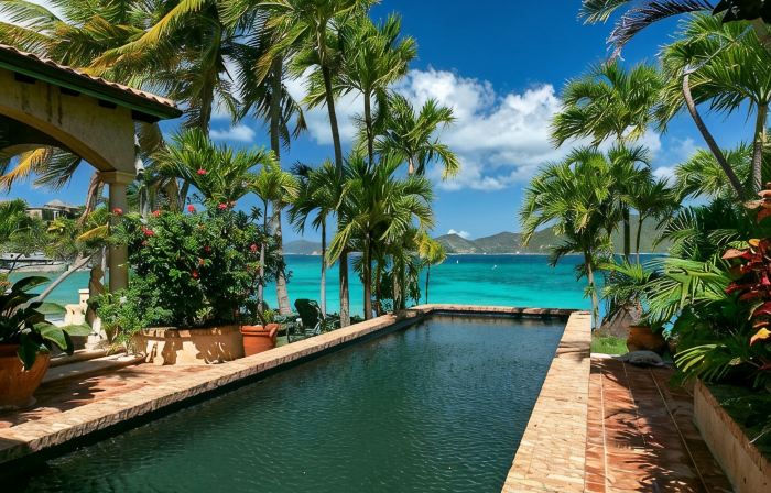 Luxurious 4 BR Beachfront Villa in Lower Peter Bay