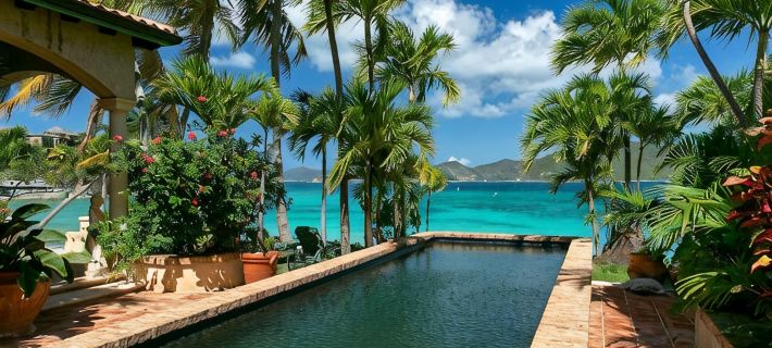 Luxurious 4 BR Beachfront Villa in Lower Peter Bay Hotéis em Central