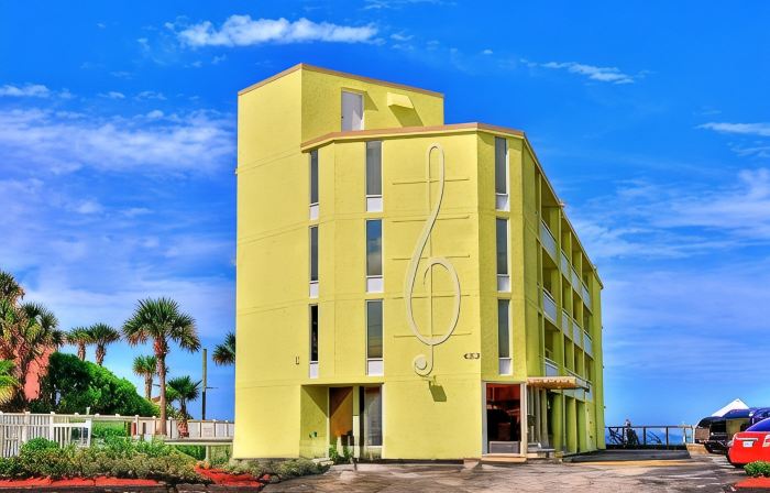 Ocean Breeze - Ocean Front at Symphony Beach Club!