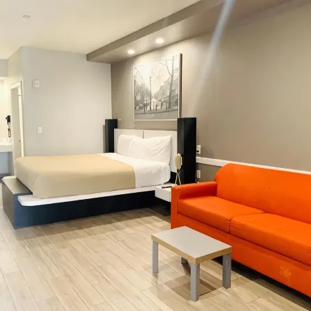 Crystal Inn Отели рядом с достопримечательностью «Торговый центр Greenspoint»