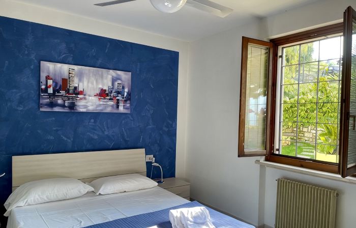 PANORAMIC APARTMENT SITUATED IN THE TOWN CENTER WITH LAKE VIEW