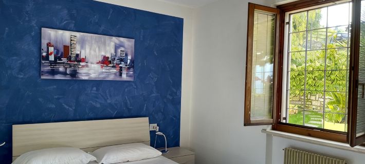 PANORAMIC APARTMENT SITUATED IN THE TOWN CENTER WITH LAKE VIEW Hotels in Brenzone sul Garda