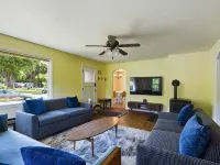 Daffodil Cottage! Downtown Packwood, walk to brewery, restaurants, shops! WIFI - Wi-Fi