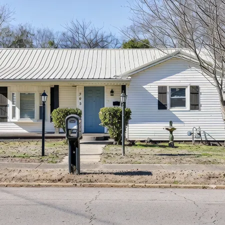 Historic Downtown Oxford 3BR/2BA w/King