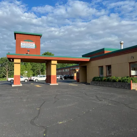 Posh Inn & Suites