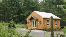 Sunny Chalet Nestled in the Woods of Ashfield