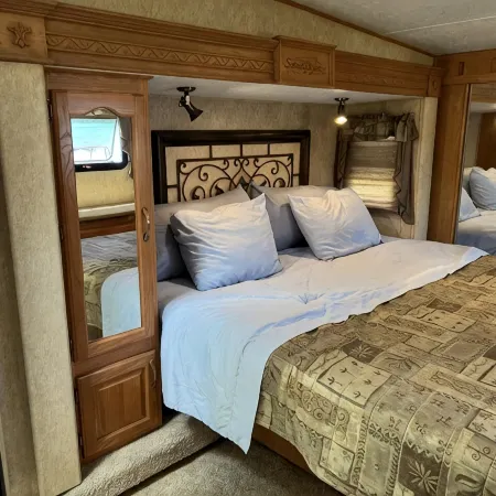 Lakeside 5th Wheel on beautiful Nelson Lake Отели в г. Ленрут