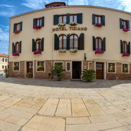 Hotel Tiziano Отели рядом с достопримечательностью «Сан-Поло»