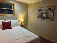 Lazy Bear Lodge 25 min to Beech Mountain Hot Tub and Pool Table - 샬레 호텔