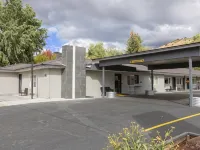 Oregon Trail Inn and Suites Hotels in Lakeview
