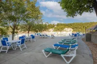 Lakefront Condo With 2 Pools, Courts, Trails & Patios at 12mm - Alojamientos