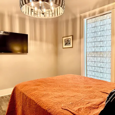 Viva Biloxi – Charming 1B & 1BA Steps from the Beach, Casinos & Downtown