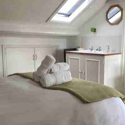 Chapel Cottage, spacious light and airy cottage in the Cotswolds AONB Rooms