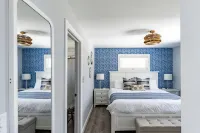 Coastal Spring Retreat• 5 Min to Beach • Dog Friendly • Gas Firepit • Coffee Bar - Beach
