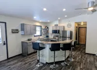 Charming quiet 2-bedroom house set in a cedar forest in welcoming Fish Creek - 3 stjerner