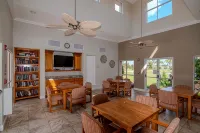 Isla Del Sol Remodeled 2 Bd/2BA Condo Close to Beaches - Private Pools