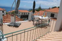 Vila Rosa - Casa renovada com vista para o mar