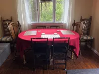 Magical Log Cabin, Streams in Private Yard, 4 Bedrooms, Pet Friendly, WiFi