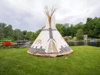 #2 Lakefront Hamlin Lake Retreat - Sleeps 10 Hotel a Hamlin Township