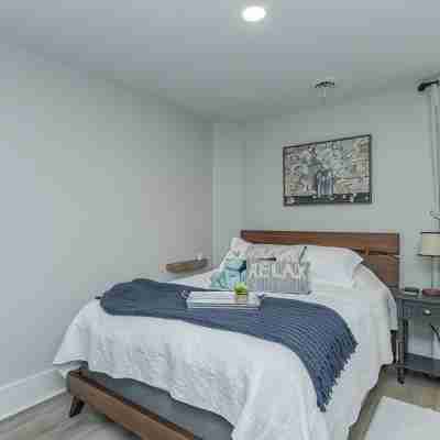 Warm Nest Inn - Newly remodeled spacious studio - across street from St Mary's Rooms