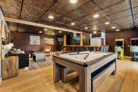 White Mtn Lux Retreat - Hot Tub, Sauna & Game Room