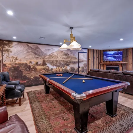 Private and Spacious Cabin with Hot Tub, Pool Table and Arcade