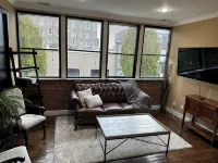Cozy 2-Bedroom Suite w/ King Bed - Homestays