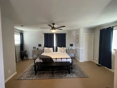 4 Blocks from rt66- Hot Tub-Firepit-AC - Homestays