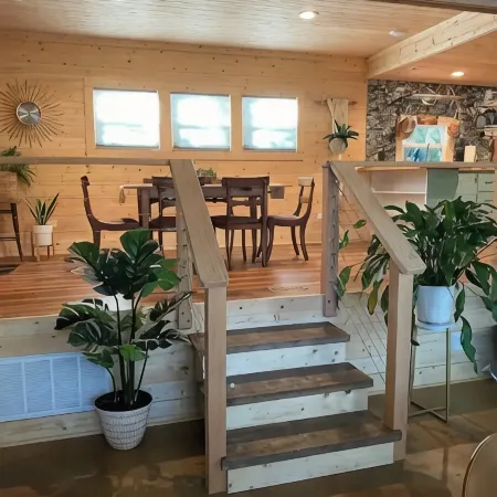 2Br/2BA, Clean, Comfy & Steps from Dining & Sound w/ Tesla Charging Station