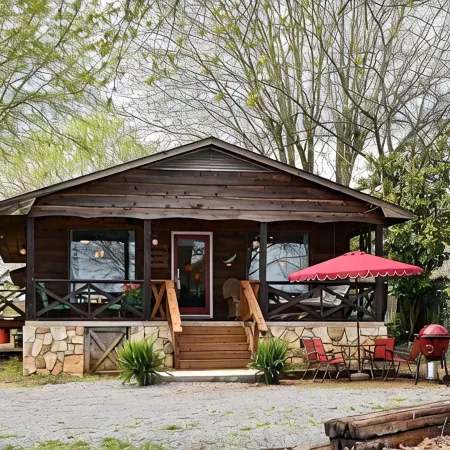 "The Cabin" at North Alabama Sailing Marina - Sail, Fish, Ski or Just Relax!