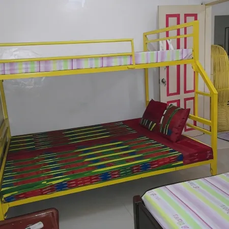 Yellow House Vacation Rental Отели в г. Субик