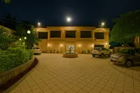 Hotel Shiv Villa by SAH - موقف سيارات