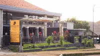 Hotel Purnama Mulia - مسبح