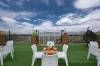 The Charvi Retreat by Exotic Stays - parking