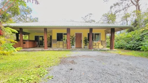 Rainforest Retreat w/Outdoor Fireplace & Hot Tub - Boutique