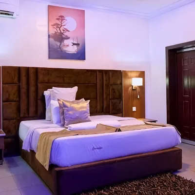 CrownEdge Hotels Hotels near kalakuta museum