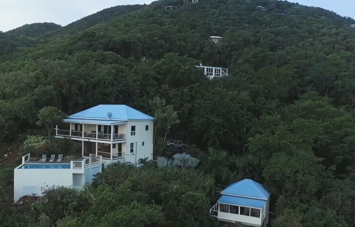 Coconut Breeze Villa: Mesmerizing Views, Cooling Tradewinds; Full A/C; Generator