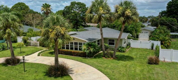 One-of-a-Kind Home! Pet Friendly, Fenced, Private Pool! 1 mi to Downtown & Beach 威尼斯住宿飯店