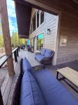 Newly built Porchside Forest Getaway 4-bedroom 3-bath cabin WiFi, AC.