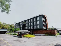 Mahima Hotel Hotels near Jenderal Ahmad Yani International Airport