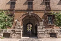 DELUXE Suite, stunning view of the Tiber River. Top floor with elevator Hotels in Rione XX Testaccio