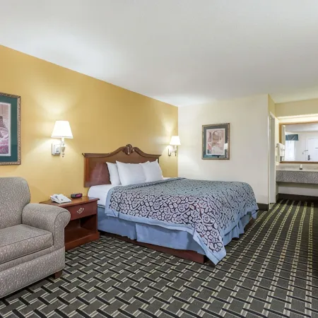 Days Inn & Suites by Wyndham Warner Robins Near Robins AFB