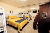 Secluded South Getaway Sleeps 43+ Clubhouse, Reunions, Dinosaur Quarry nearby